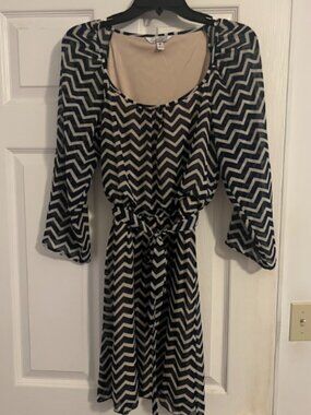 Speechless Chevron Dress Lined Size M Belt button up sleeve figure flattering